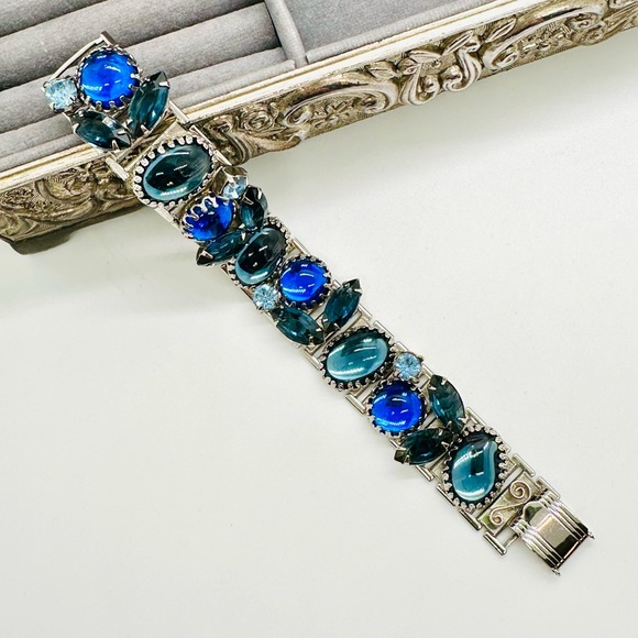 GORGEOUS Vintage Blue Crystal Bracelet - Picture 3 of 10